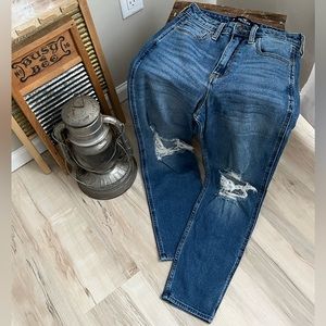 Hollister high waisted ripped knee mom jean - dark wash